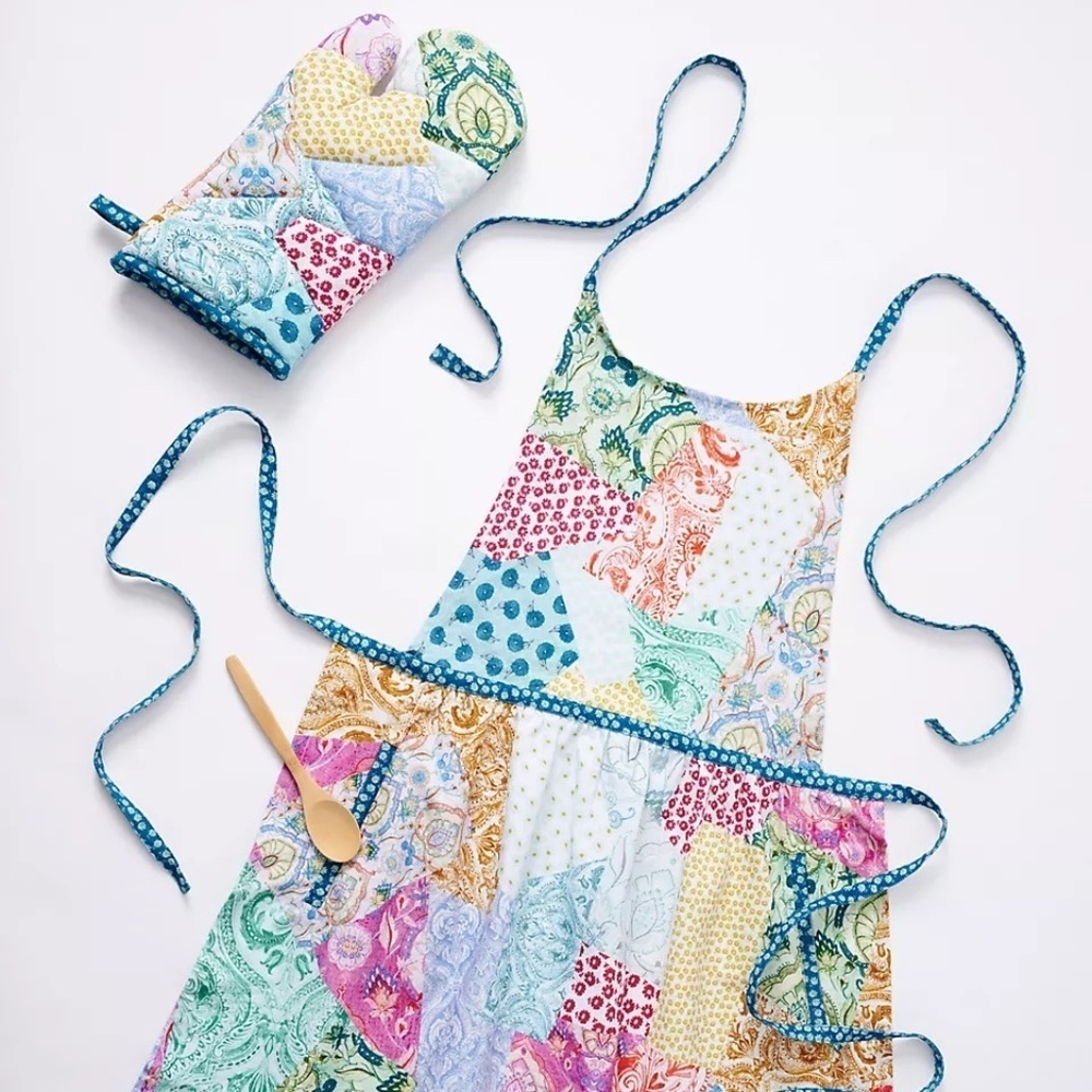 NWT Anthropologie Jolie Apron And Oven Mitt Set